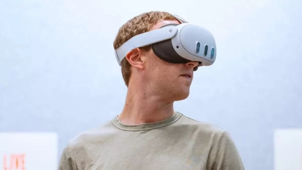 Meta Quest 3 Advanced All-in-One VR Headset - Image 2